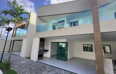 Imagem: A casa possui 3 Dormitórios, 3 Banheiros, 2 Vagas na garagem