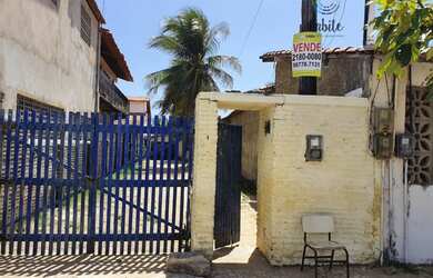 Imagem: A casa possui 4 Dormitórios, 2 Banheiros, 5 Vagas na garagem