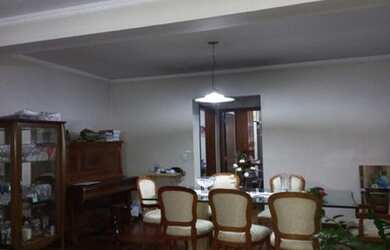 Imagem: O apartamento possui 3 Dormitórios, 1 Banheiro, 3 Vagas na