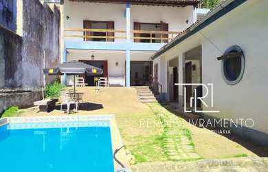 Imagem: A casa à venda possui 4 Dormitórios, 2 Banheiros, 4 Vagas