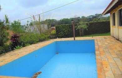 Imagem: A casa à venda possui 4 Dormitórios, 5 Banheiros, 4 Vagas