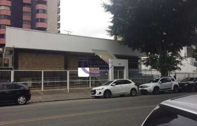 Imagem: O depósito possui 5 Vagas na garagem, 650m² de Área e está