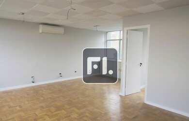 Imagem: O depósito possui 2 Vagas na garagem e 160m² de Área e está