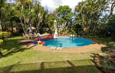 Imagem: A casa em condomínio possui 5 Dormitórios, 5 Banheiros, 770m²