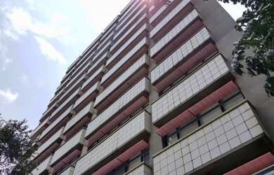 Imagem: O depósito possui 2 Vagas na garagem e 130m² de Área e está