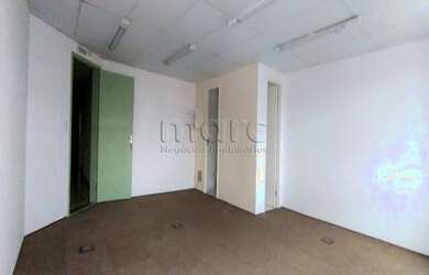 Imagem: O depósito possui 1 Vaga na garagem, 30m² de Área e está