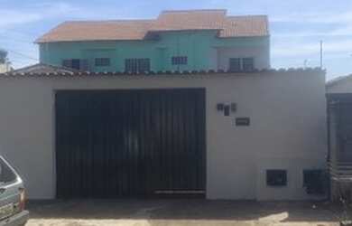 Imagem: A casa possui 3 Dormitórios, 3 Banheiros, 3 Vagas na garagem