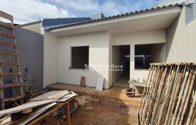 Imagem: A casa possui 2 Dormitórios, 1 Banheiro, 2 Vagas na garagem