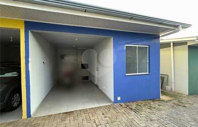 Imagem: A casa possui 2 Dormitórios, 1 Banheiro, 1 Vaga na garagem