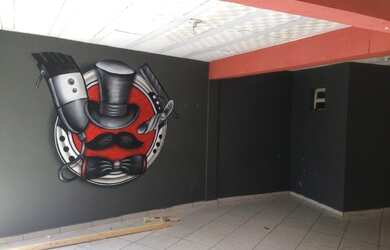 Imagem: O depósito possui 3 Vagas na garagem e 395m² de Área e está