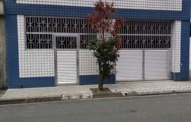 Imagem: A casa possui 2 Dormitórios, 2 Banheiros, 2 Vagas na garagem