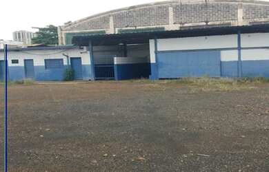 Imagem: O depósito possui 1 Vaga na garagem, 2.275m² de Área e está