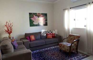 Imagem: A casa possui 3 Dormitórios, 3 Banheiros, 2 Vagas na garagem