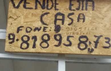 Imagem: A casa possui 2 Dormitórios, 2 Banheiros, 2 Vagas na garagem