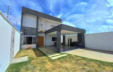 Imagem: A casa possui 4 Dormitórios, 1 Banheiro, 4 Vagas na garagem