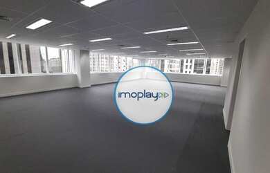 Imagem: O depósito possui 5 Vagas na garagem e 1151m² de Área e está