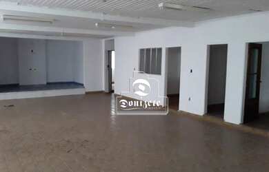 Imagem: A casa possui 5 Dormitórios, 4 Banheiros, 4 Vagas na garagem