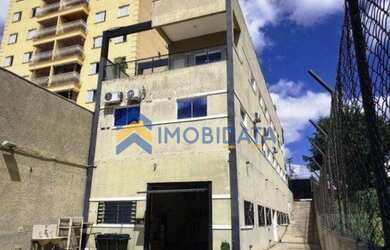 Imagem: O depósito possui 5 Vagas na garagem, 750m² de Área e está