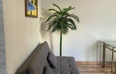 Imagem: O apartamento possui 2 Dormitórios, 1 Banheiro, 1 Vaga na garagem