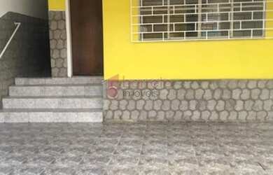 Imagem: A casa possui 2 Dormitórios, 2 Banheiros, 2 Vagas na garagem