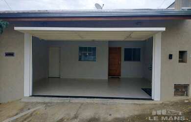 Imagem: A casa possui 2 Dormitórios, 3 Banheiros, 3 Vagas na garagem