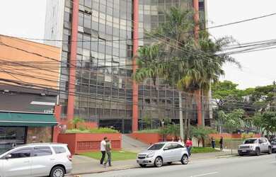 Imagem: O depósito possui 2 Vagas na garagem, 90m² de Área e está