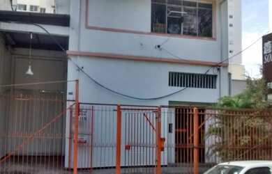 Imagem: O depósito possui 5 Vagas na garagem e 570m² de Área e está