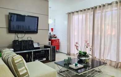 Imagem: A casa possui 3 Dormitórios, 5 Banheiros, 5 Vagas na garagem