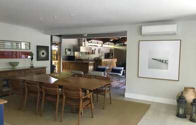 Imagem: A casa em condomínio possui 5 Dormitórios, 5 Banheiros, 5