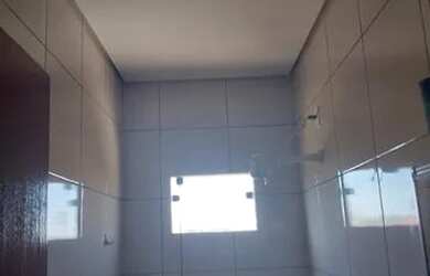 Imagem: A casa possui 2 Dormitórios, 2 Banheiros, 1 Vaga na garagem