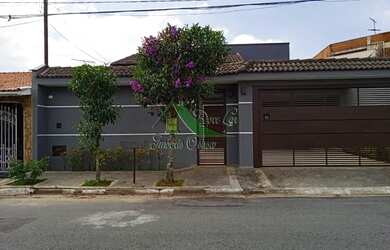 Imagem: A casa possui 3 Dormitórios, 4 Banheiros, 360m² de Área e