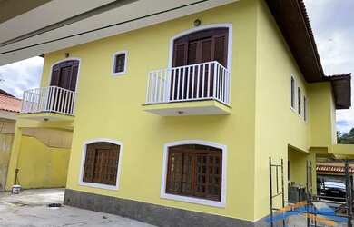 Imagem: A casa possui 3 Dormitórios, 5 Banheiros, 4 Vagas na garagem