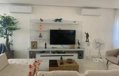 Imagem: A casa possui 5 Dormitórios, 4 Banheiros, 3 Vagas na garagem