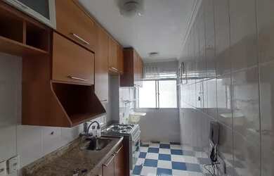 Imagem: O apartamento possui 2 Dormitórios, 1 Banheiro, 1 Vaga na garagem