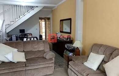 Imagem: A casa possui 3 Dormitórios, 3 Banheiros, 2 Vagas na garagem