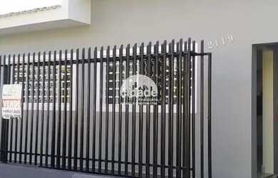 Imagem: A casa possui 2 Dormitórios, 2 Banheiros, 3 Vagas na garagem