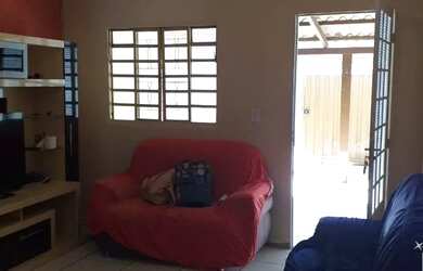 Imagem: A casa possui 2 Dormitórios, 1 Banheiro, 1 Vaga na garagem