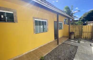 Imagem: A casa possui 2 Dormitórios, 1 Banheiro, 2 Vagas na garagem