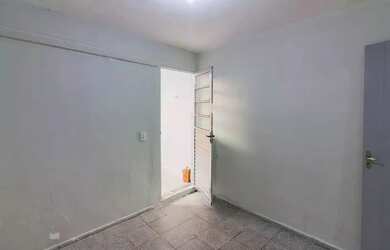 Imagem 4: Casa com 2 dormitórios à venda por R$ 270.000 na Vila Picinin