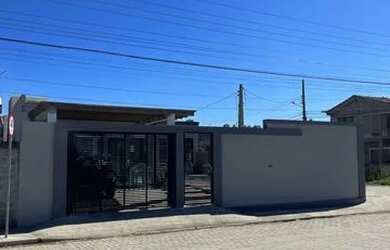 Imagem: A casa possui 3 Dormitórios, 3 Banheiros, 1 Vaga na garagem