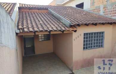 Imagem: A casa possui 2 Dormitórios, 1 Banheiro, 1 Vaga na garagem