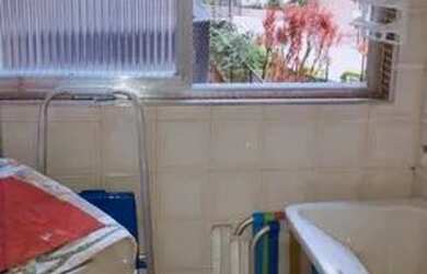 Imagem: O apartamento possui 1 Dormitório, 1 Banheiro, 1 Vaga na garagem