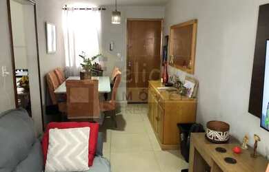 Imagem: O apartamento possui 2 Dormitórios, 1 Banheiro, 1 Vaga na garagem