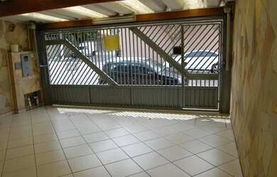 Imagem: A casa possui 3 Dormitórios, 3 Banheiros, 2 Vagas na garagem