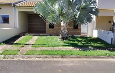 Imagem: A casa em condomínio possui 3 Dormitórios, 2 Banheiros, 2