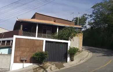 Imagem: A casa possui 2 Dormitórios, 1 Banheiro, 5 Vagas na garagem