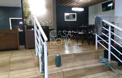 Imagem: A casa possui 5 Dormitórios, 5 Banheiros, 4 Vagas na garagem