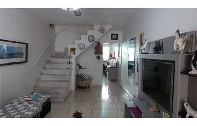 Imagem: A casa possui 2 Dormitórios, 1 Banheiro, 3 Vagas na garagem