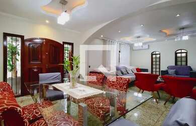 Imagem: A casa possui 5 Dormitórios, 5 Banheiros, 5 Vagas na garagem