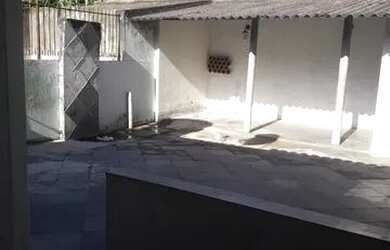 Imagem: A casa possui 3 Dormitórios, 1 Banheiro e está localizado